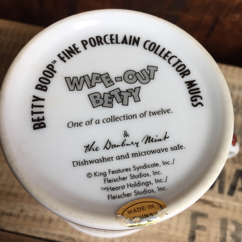 Betty Boop Wipe Out porcelain mug New - Picture 8 of 8